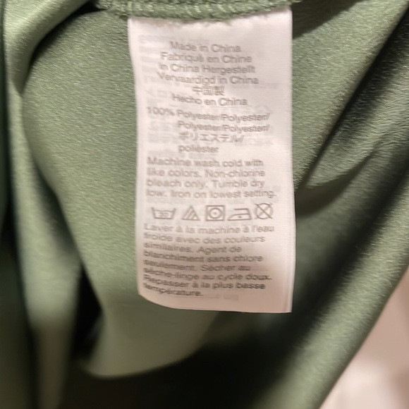 Gorgeous green blouse with flirty ruffles - Picture 3 of 4